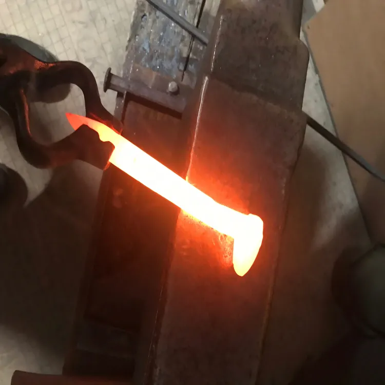 Galvanisert jernbanehund pigger for treslev